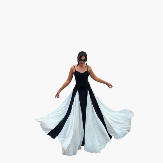 Women’s sleeveless maxi dress with scoop neck and zip fastening