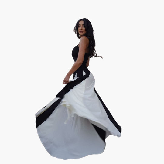 Women’s sleeveless maxi dress with scoop neck and zip fastening